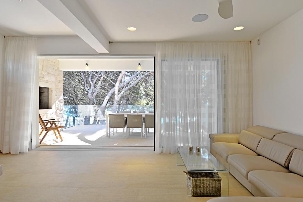 Chiponsky One - 5 Star Beachfront Property Bol Extérieur photo