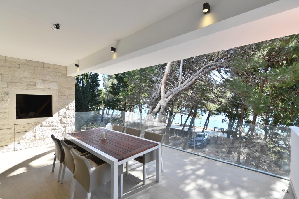 Chiponsky One - 5 Star Beachfront Property Bol Extérieur photo