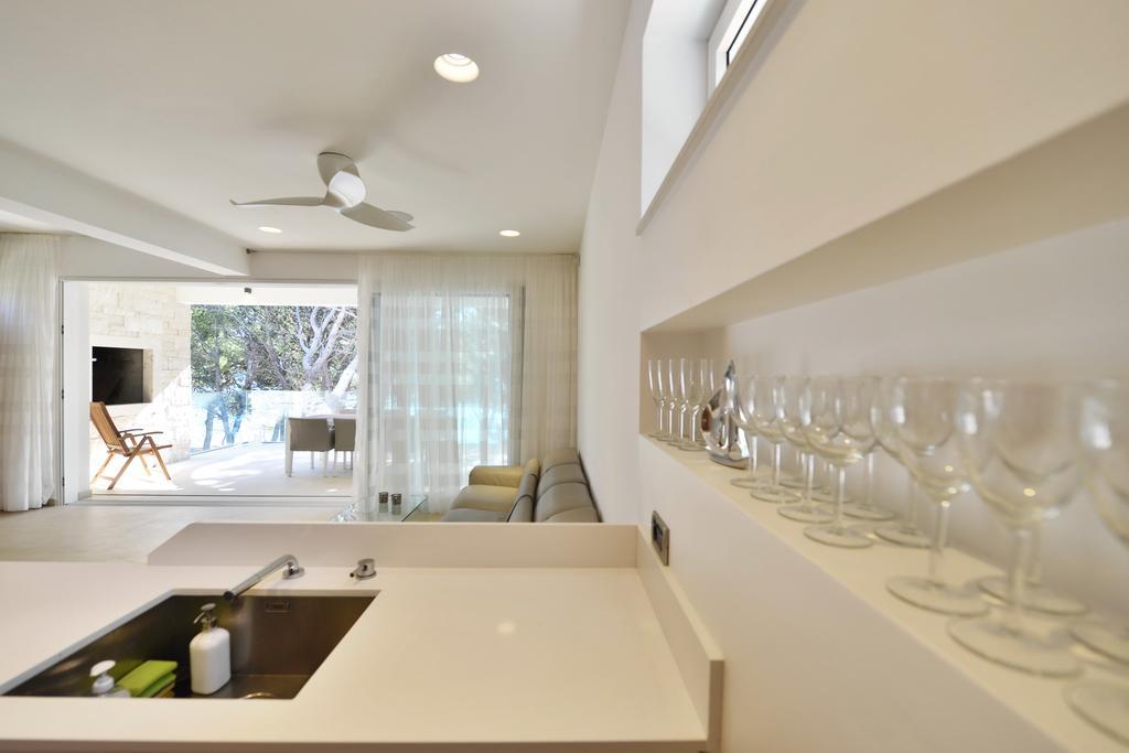 Chiponsky One - 5 Star Beachfront Property Bol Extérieur photo