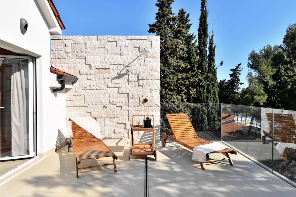 Chiponsky One - 5 Star Beachfront Property Bol Extérieur photo